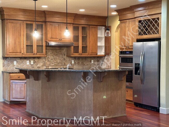 Building Photo - single house