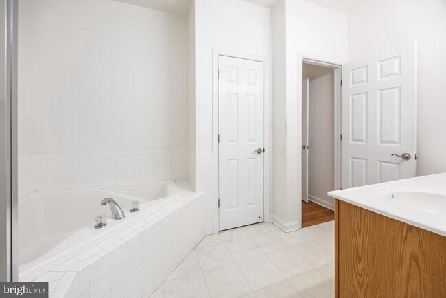 Building Photo - 9549 Wedge Way