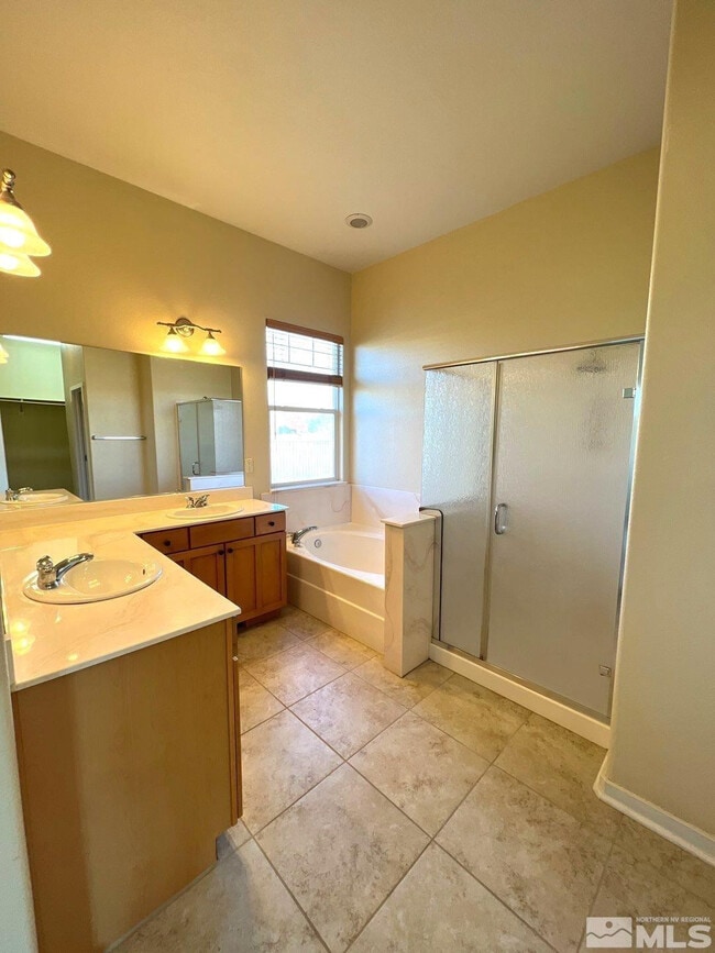 Building Photo - 5555 Sawgrass Ln