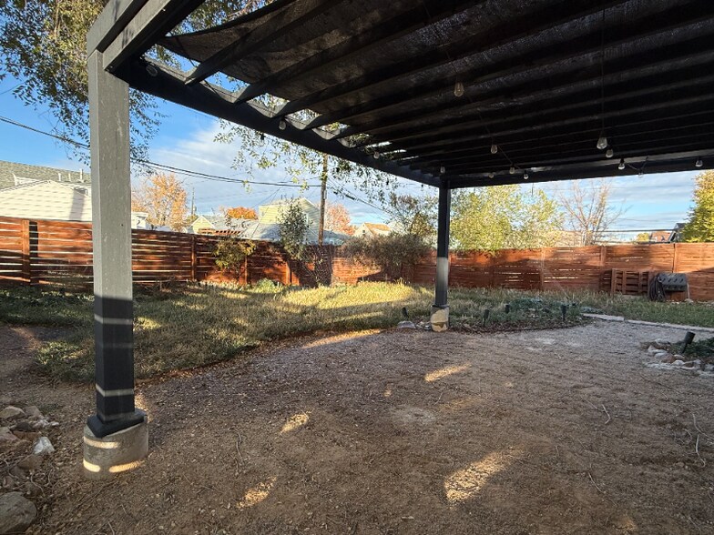 Building Photo - 1885 W Berkeley Pl