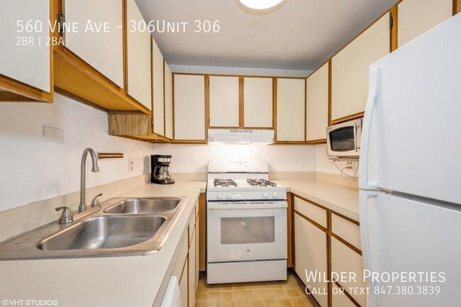 Building Photo - 560 Vine Ave