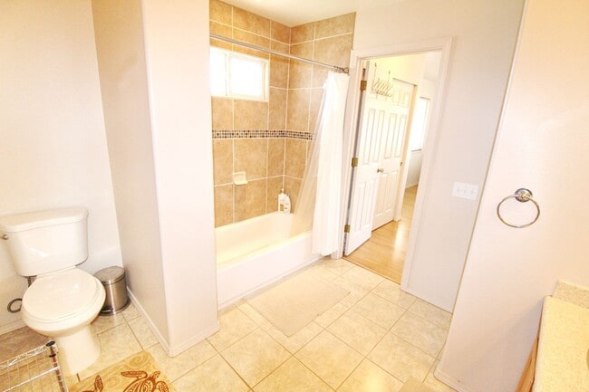 Building Photo - 674 Malimali St