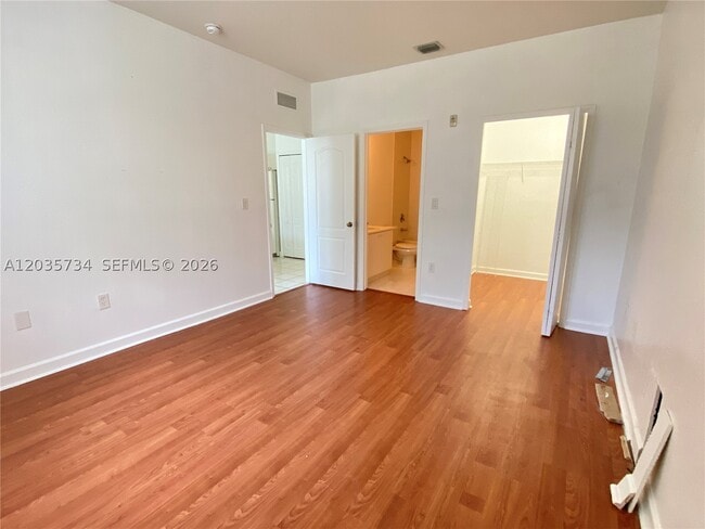Building Photo - 1658 SE 28th Ct
