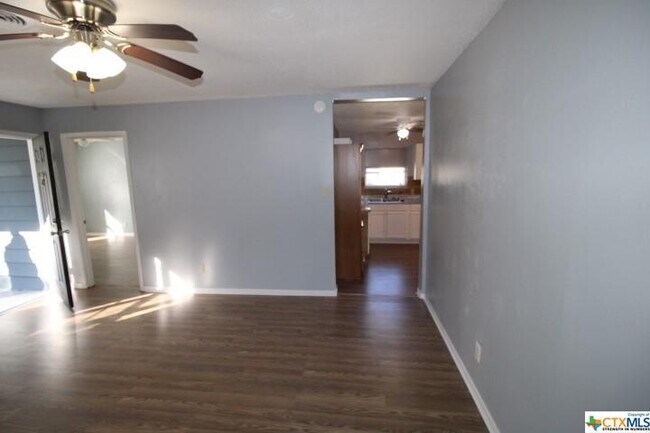 Building Photo - 409 Short Ave