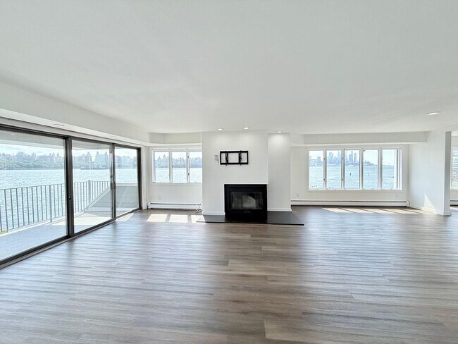 Building Photo - 17A Riverview Cir
