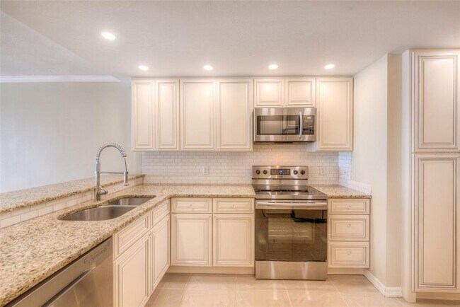 Building Photo - 6600 Sunset Way