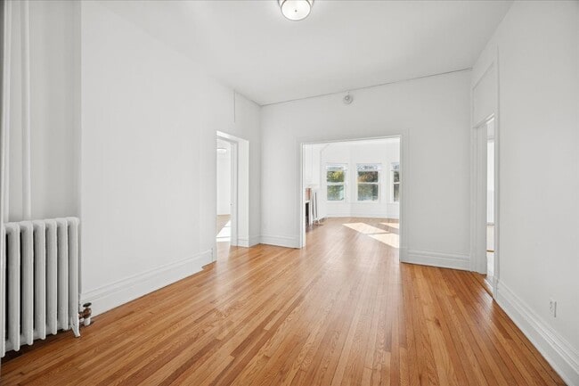 Building Photo - 3 E Quincy St