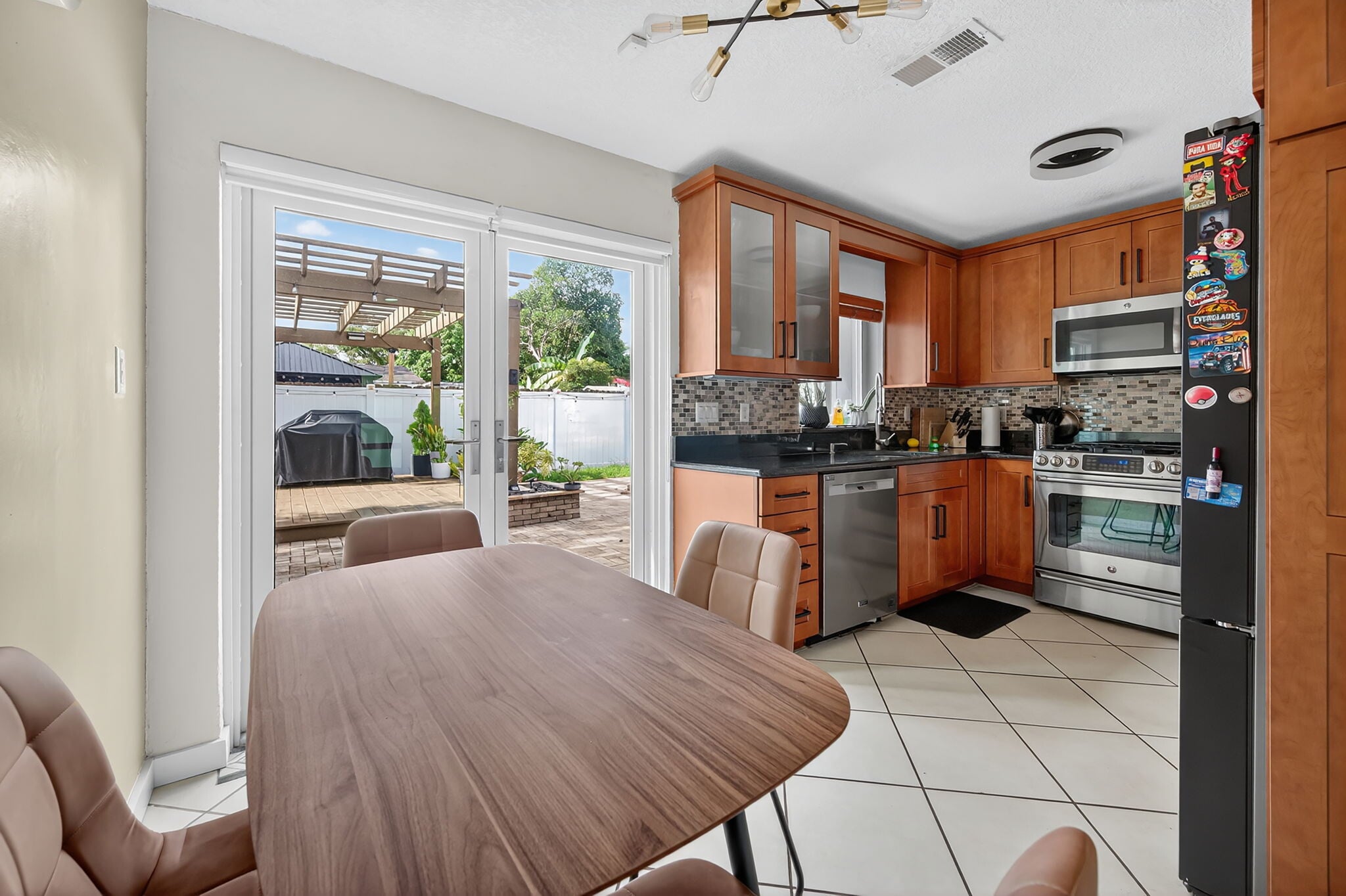 Building Photo - 6640 Douglas St