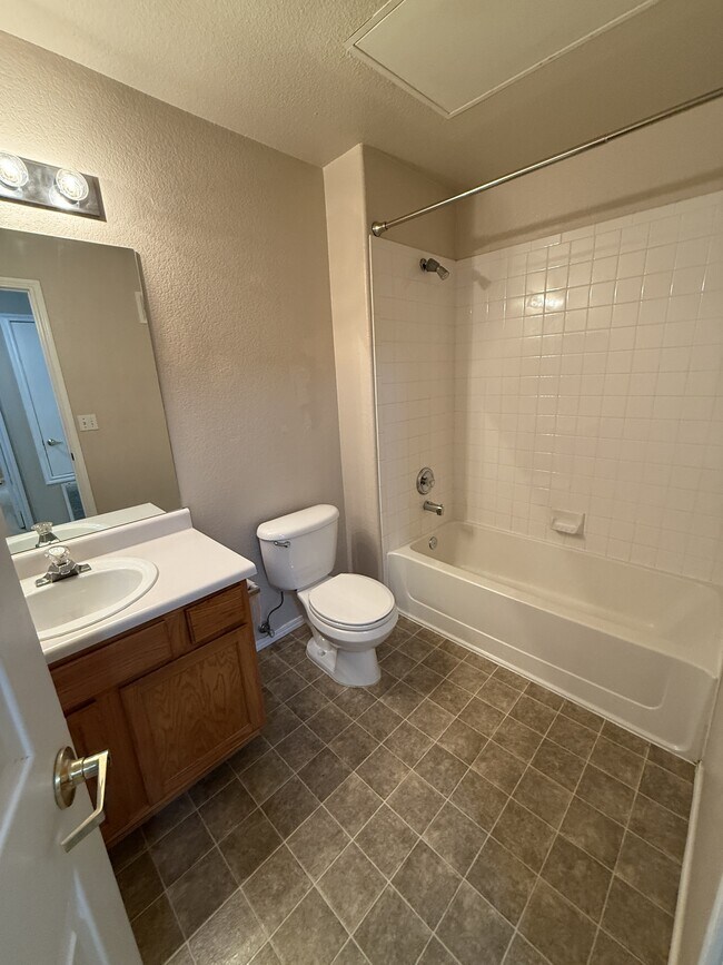 Building Photo - 3732 Riviera Grove