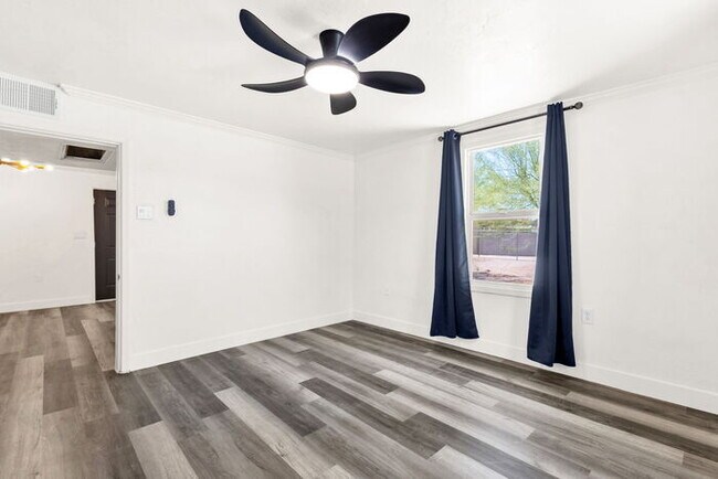 Building Photo - BRAND NEW EVERYTHING IN UPTOWN/BILTMORE AREA