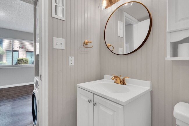 Building Photo - 2309 Balsam Dr