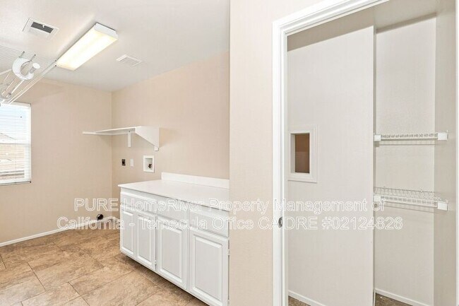 Building Photo - 31281 E Pointe Ct