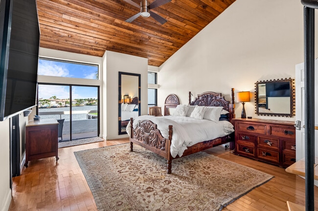 Building Photo - 1005 Bel Air Dr