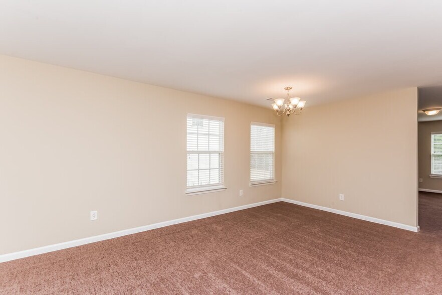 Building Photo - 2890 Centerglen Ln