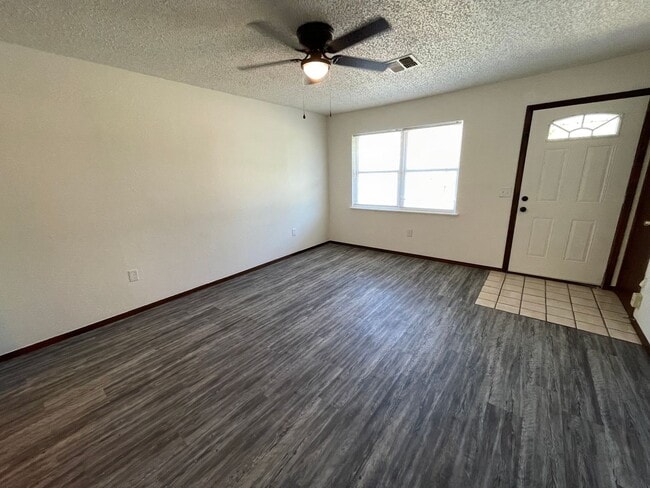 Building Photo - 2 bed 1 bath duplex tastefully updated in a great location in the heart of Blanchard! Plenty of p...