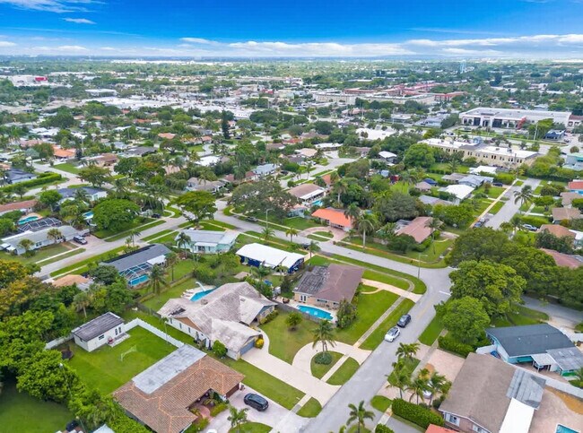 Building Photo - 1006 SE 6th St