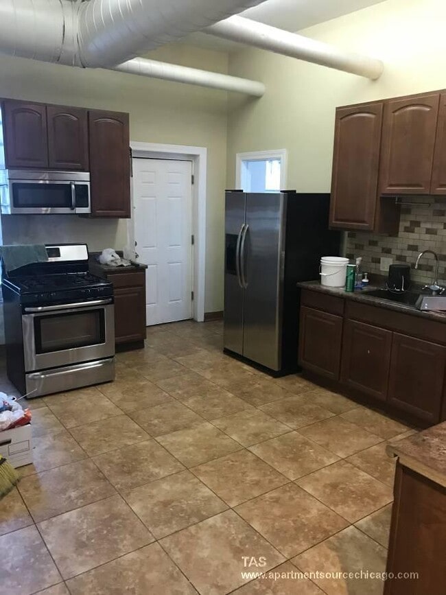 Building Photo - 1563 N Milwaukee Ave