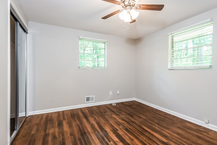 Building Photo - 2116 Terry Ln