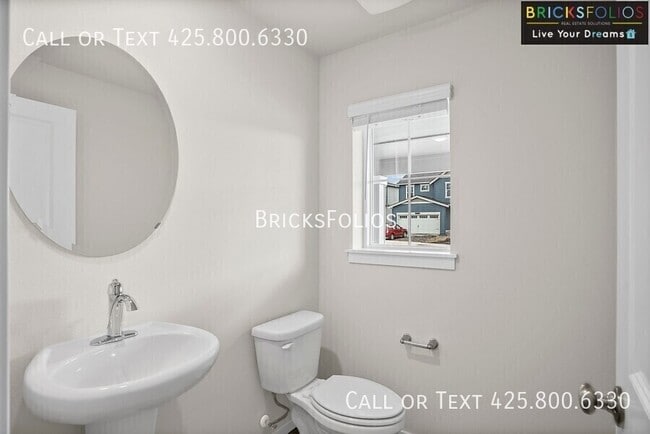 Building Photo - 1209 SW Pendleton Way