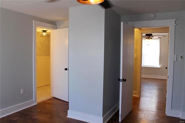 Building Photo - Absolutely adorable 3 bedroom/1.5 bath house in Ritenour school district!