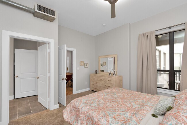 Building Photo - 1901 Post Oak Blvd