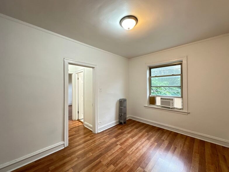 Building Photo - 2536 N Sawyer Ave