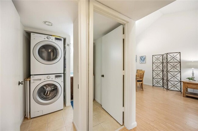 Building Photo - 1626 Brookhouse Dr