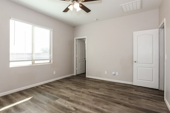 Building Photo - 4845 S 243rd Dr