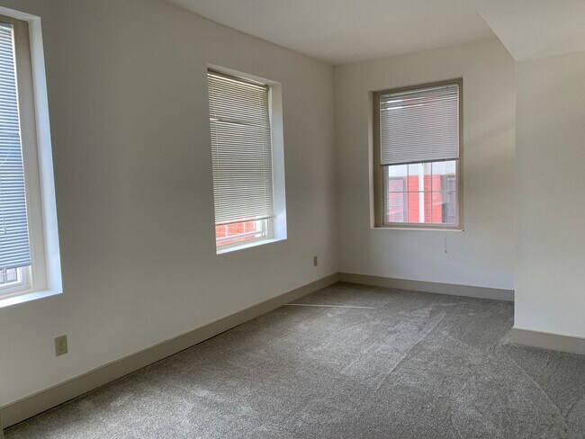 Interior Photo - Cheroot