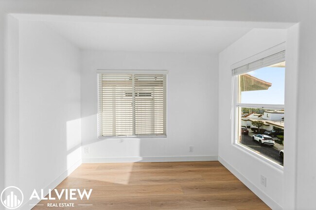 Building Photo - OCEAN VIEWS! Renovated 2 Bed, 2.5 Bath Townhome in San Clemente!