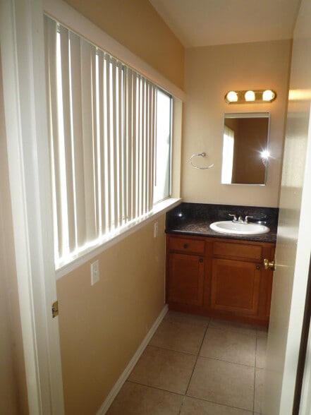Building Photo - 26601 Avenida Deseo