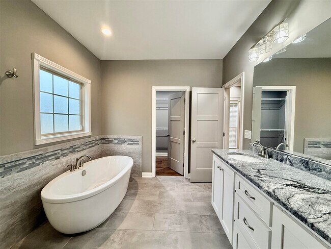 Building Photo - 8728 Stuart Farm Ave