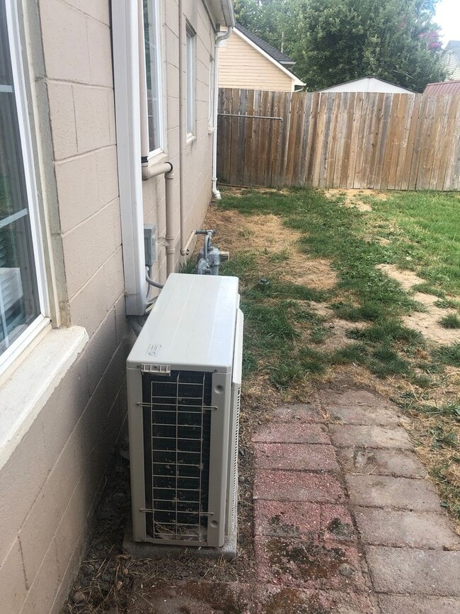 Building Photo - 3-Bedroom 1-Bath (A/C) Private Back Yard - Garage $1,875 (Albany)