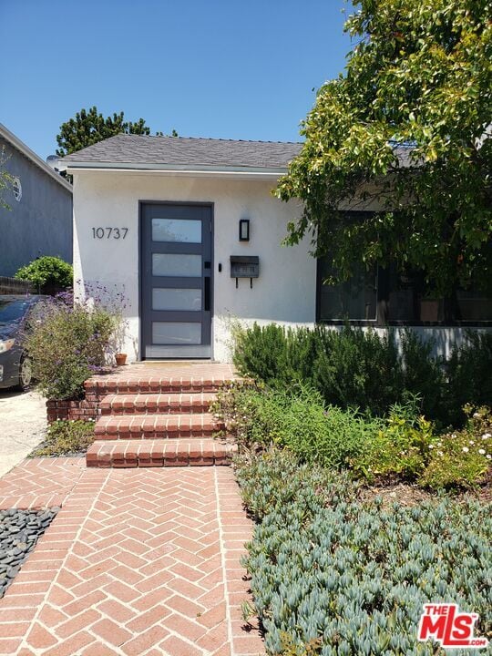 Building Photo - 10737 Richland Ave