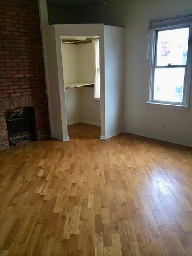 Building Photo - *** Southside Slopes Apartments * Pet Friendly * Walk to E. Carson St. * Available Now * Spacious...