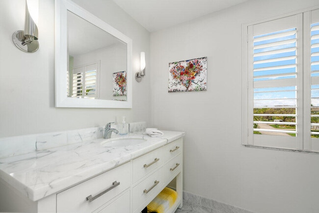 Building Photo - 2679 S Ocean Blvd