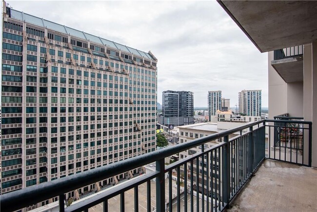 Building Photo - 3040 Peachtree Rd NW