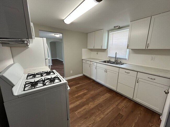 Building Photo - 1 bed + 1 bonus room apartment in Laurel