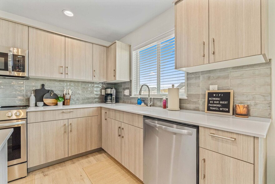 Building Photo - 5302 E Burnte Peak St