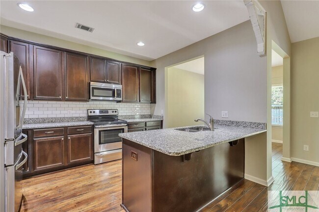 Building Photo - 136 Waverly Way