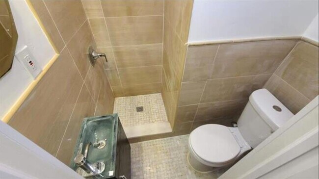 Building Photo - 476 Gregory Ave