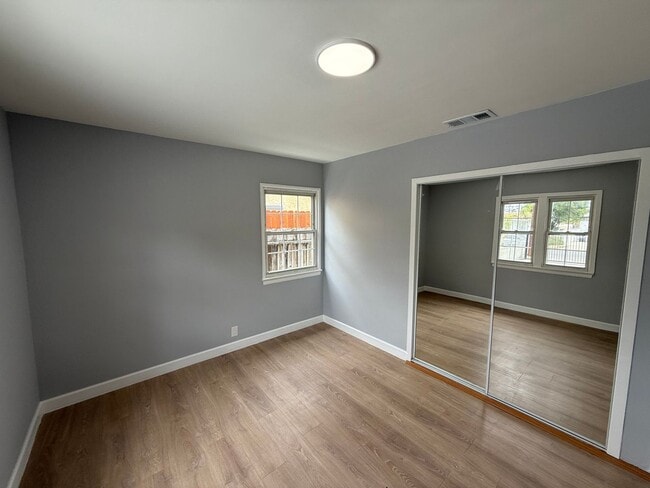 Building Photo - 10712 Vena Ave
