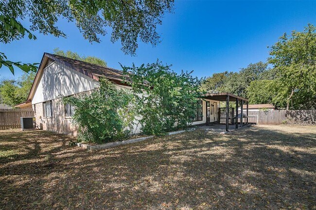 Building Photo - 3302 Gallop Cove