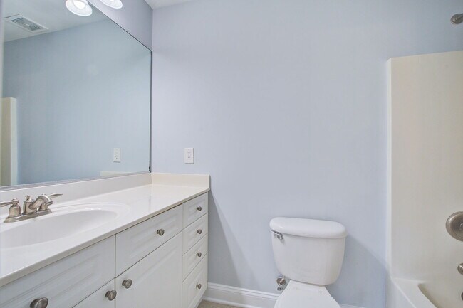 Building Photo - 4902 Lake Palmetto Ln