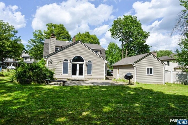 Building Photo - 252 Hillside Ave