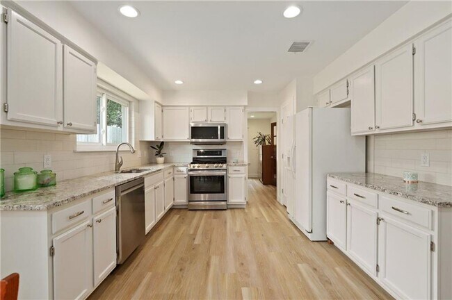 Building Photo - 4-bedroom, 1-story home with dedicated office space and large backyard!