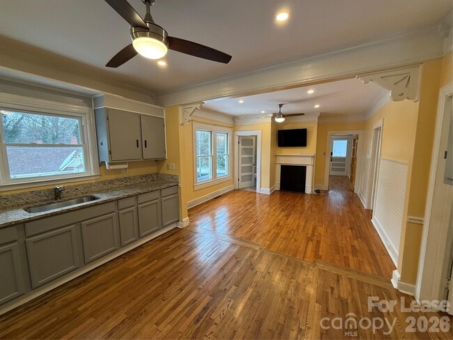 Building Photo - 318 N Academy St