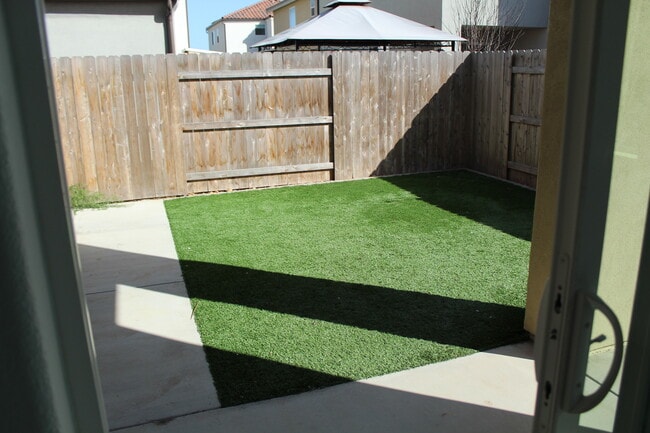 Building Photo - 4372 Ladera Dr
