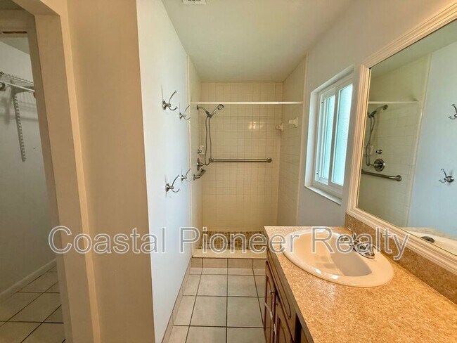 Building Photo - 613 Kingston Ct