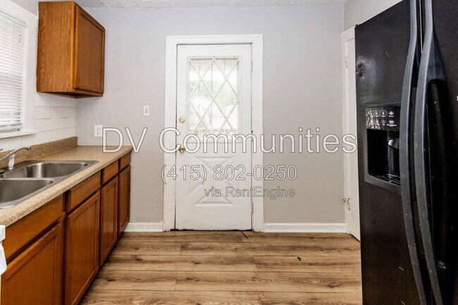 Building Photo - 854 Eva Ave